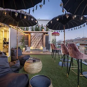 On Designed For Adults , Siviglia Spagna
